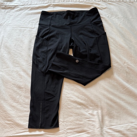 Lululemon Athletica Black Capri Leggings Size 6 - Picture 1 of 7